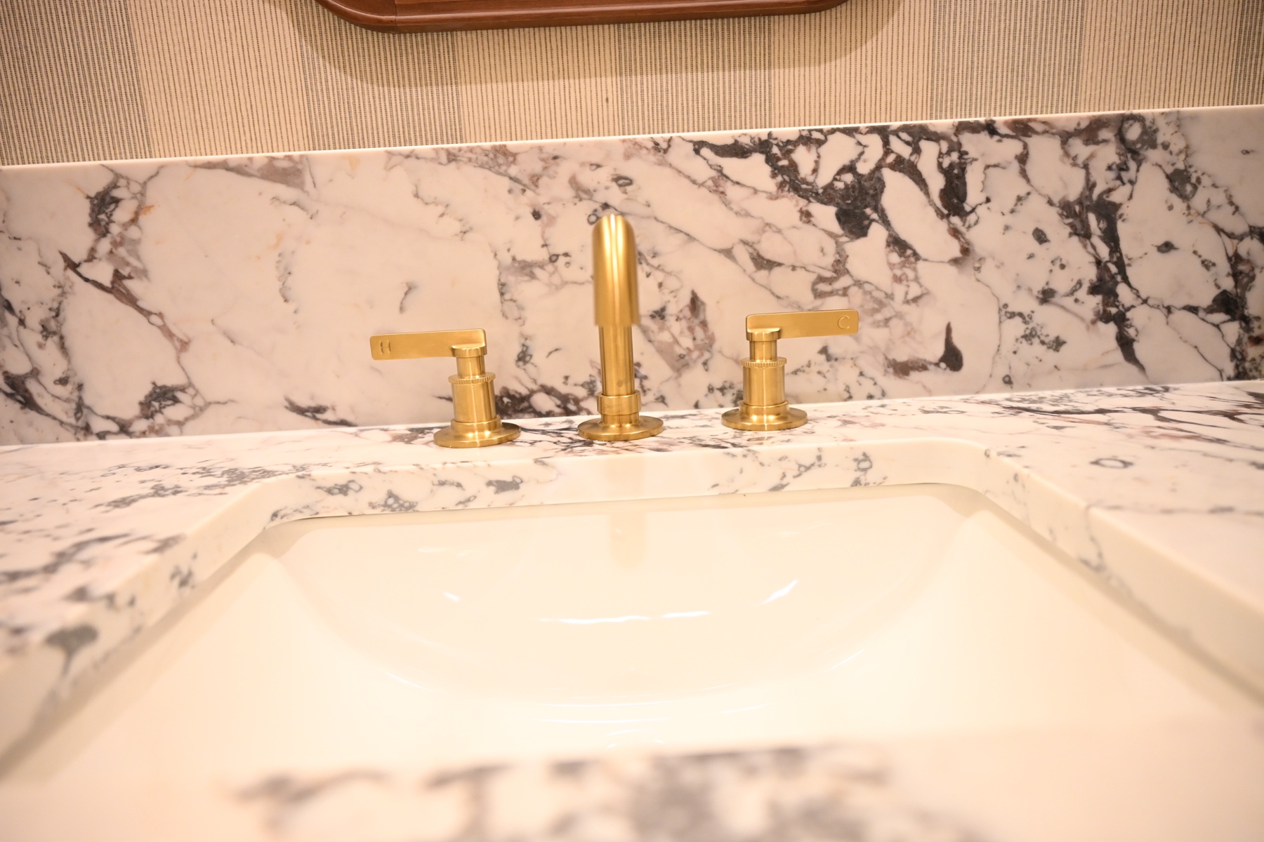 217 Abington Circle — Interior detail
