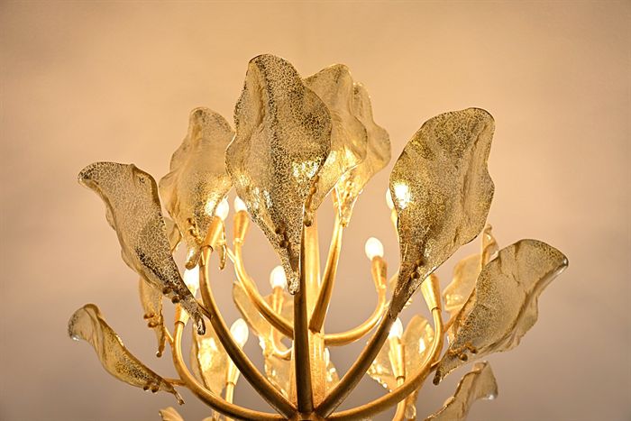217 Abington Circle &mdash; Gilded leaf chandelier detail