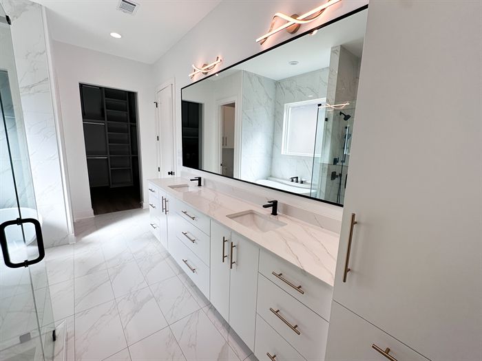 307 Fletcher Loop &mdash; Primary bath with double vanity and marble tile
